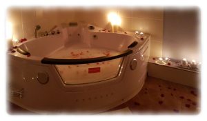 Whirlpool im ElbRivera Hotel Magdeburg