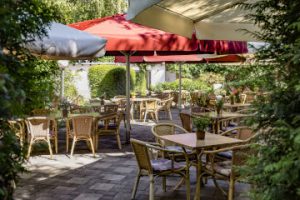 Biergarten im ElbRivera Hotel Magdeburg