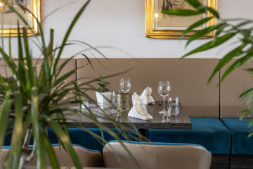 gemütlich sitzen im ElbRivera Restaurant Magdeburg